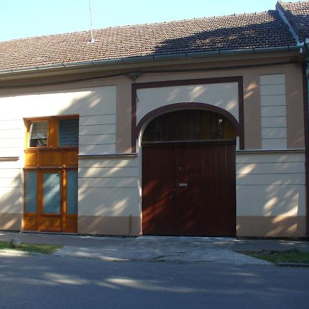 Berta Apartman Senta Bagian luar foto